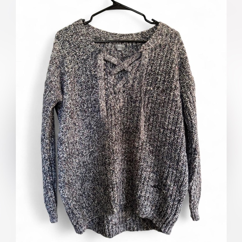 Aerie V-Neck Knit Sweater in Gray - Picture 3 of 8